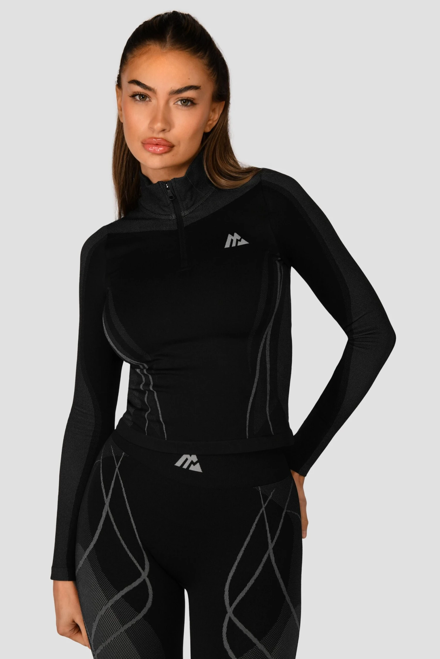 Contour Seamless 1/4 Zip - Black/Platinum Grey